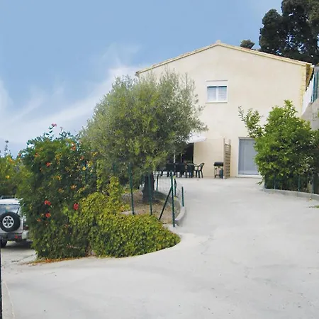 Beautiful In With 2 Bedrooms, Internet And Outdoor Swimming Pool Apartment